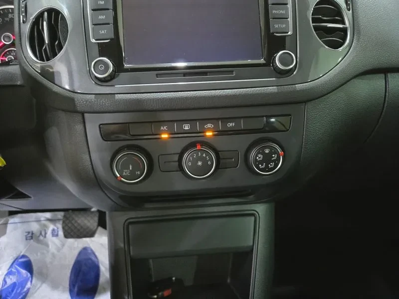 VW Tiguan 2.0 Tsi 5N, снимка 12 - Автомобили и джипове - 56112905