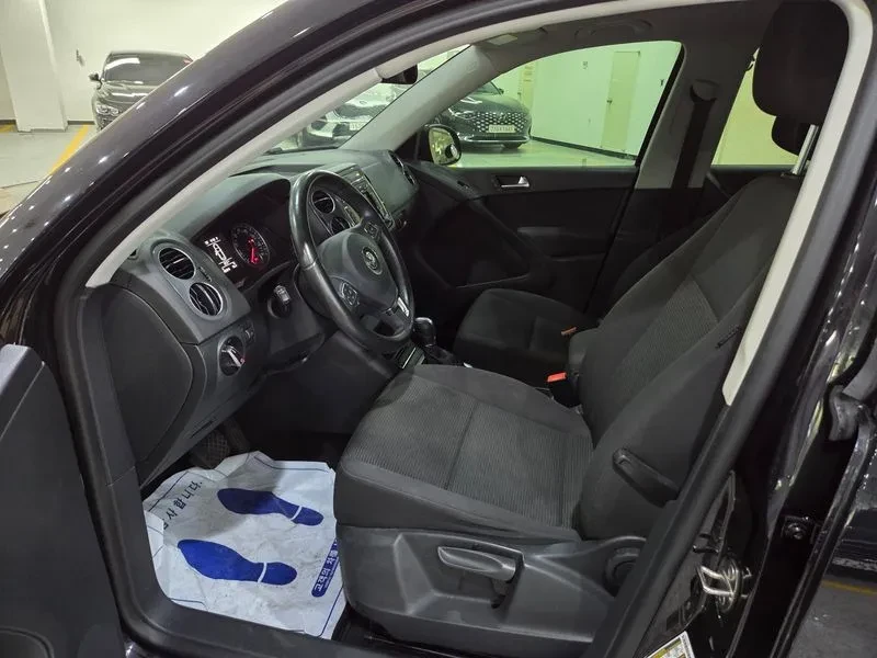 VW Tiguan 2.0 Tsi 5N, снимка 7 - Автомобили и джипове - 56112905
