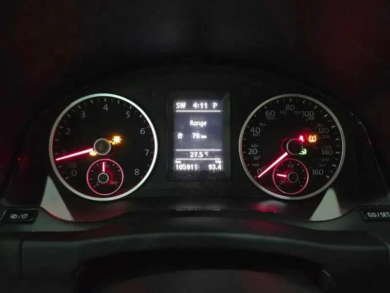 VW Tiguan 2.0 Tsi 5N, снимка 9 - Автомобили и джипове - 56112905