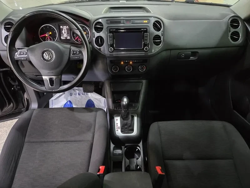 VW Tiguan 2.0 Tsi 5N, снимка 6 - Автомобили и джипове - 56112905