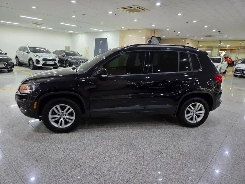 VW Tiguan 2.0 Tsi 5N, снимка 3 - Автомобили и джипове - 56112905