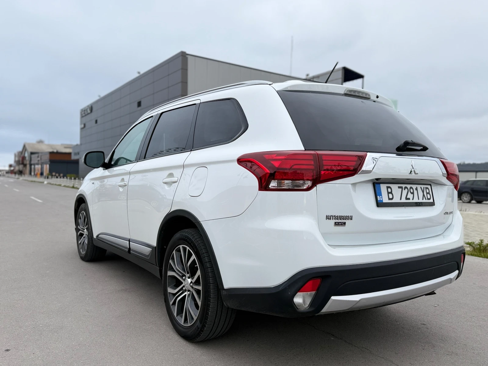 Mitsubishi Outlander 3.0 v6 4x4 7 местен  - изображение 7