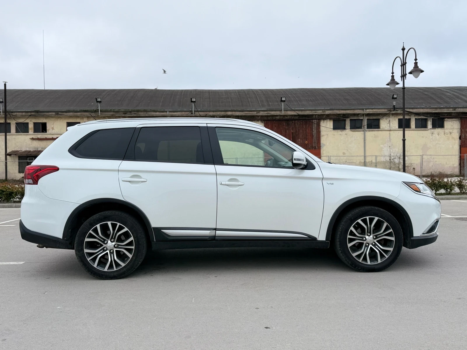 Mitsubishi Outlander 3.0 v6 4x4 7 местен  - изображение 4