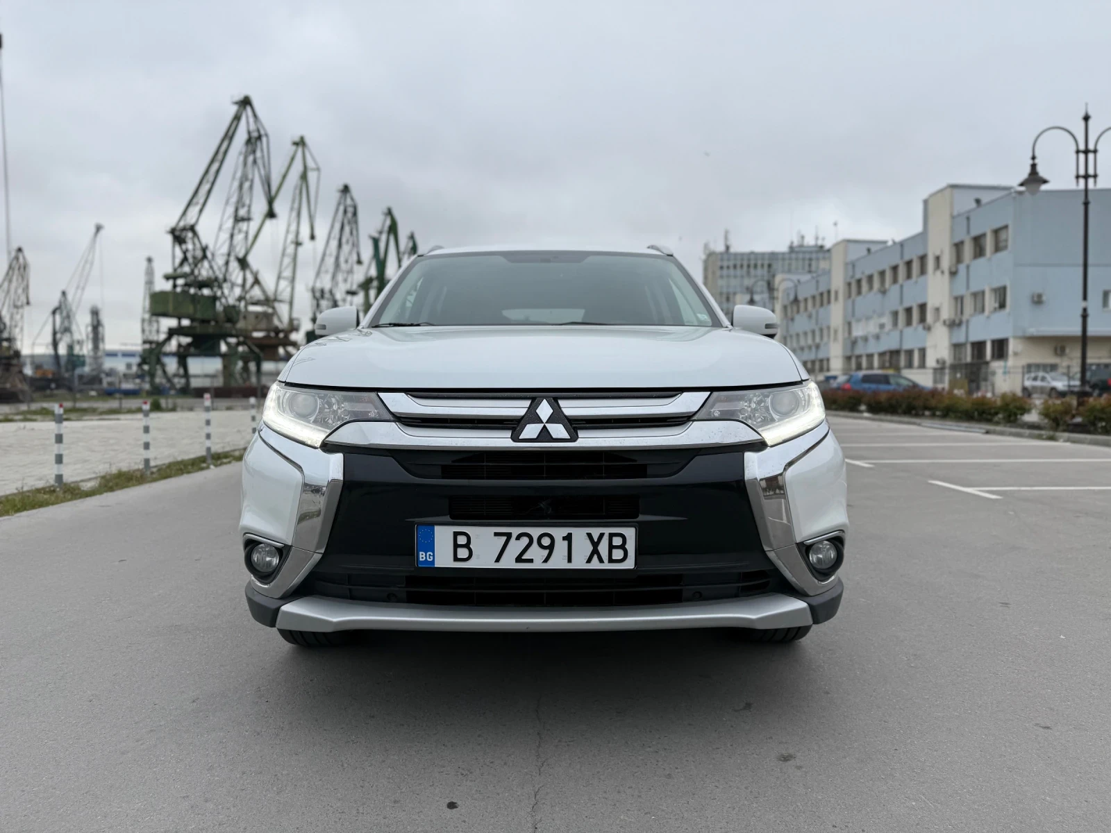 Mitsubishi Outlander 3.0 v6 4x4 7 местен  - изображение 3
