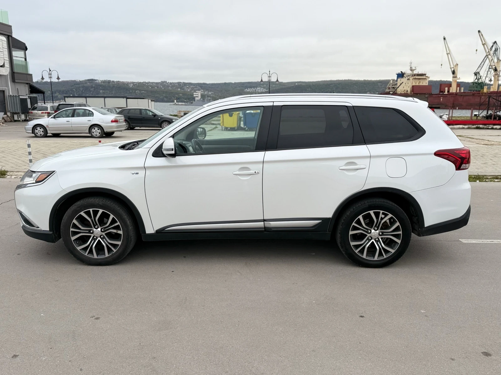 Mitsubishi Outlander 3.0 v6 4x4 7 местен  - изображение 8