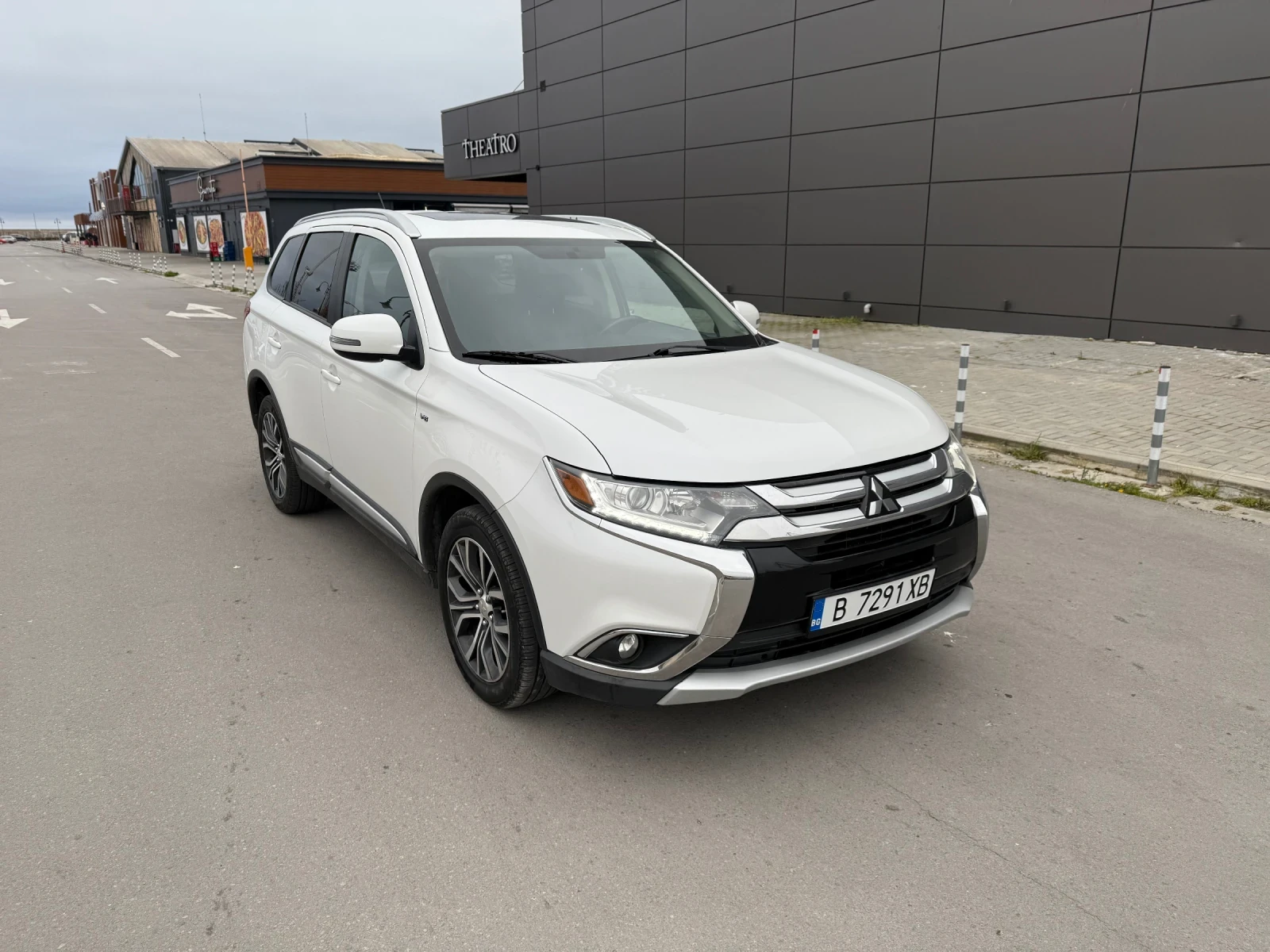 Mitsubishi Outlander 3.0 v6 4x4 7 местен  - изображение 2
