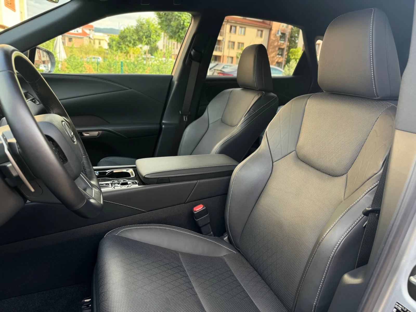 Lexus RX 450h plus ГАРАНЦИОНЕН - НОВ  - изображение 9