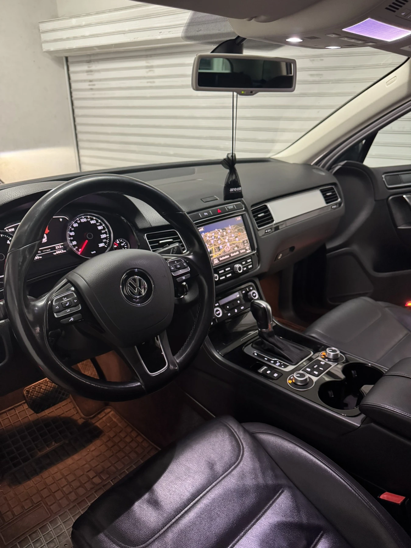 VW Touareg 3.0TDI / 4MOTION / Реални КМ. - изображение 7