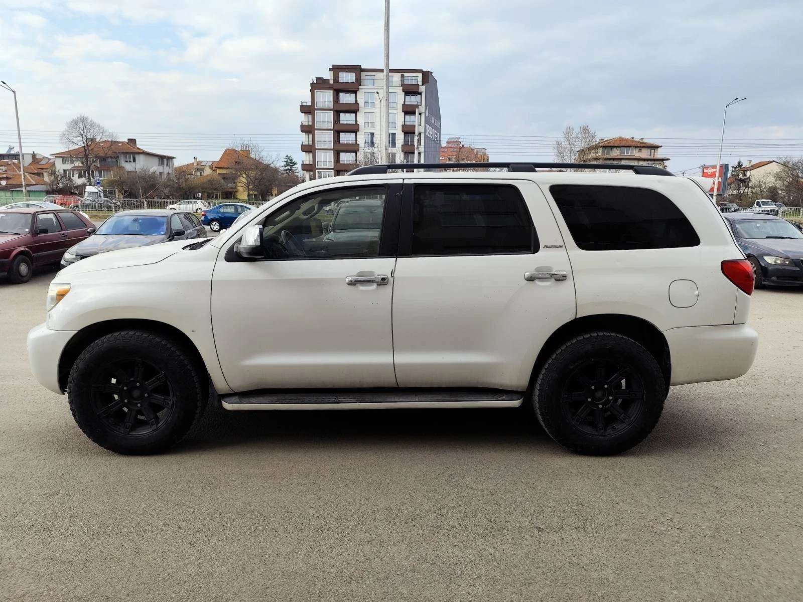 Toyota Sequoia Platinum 5.7, снимка 3 - Автомобили и джипове - 53875632