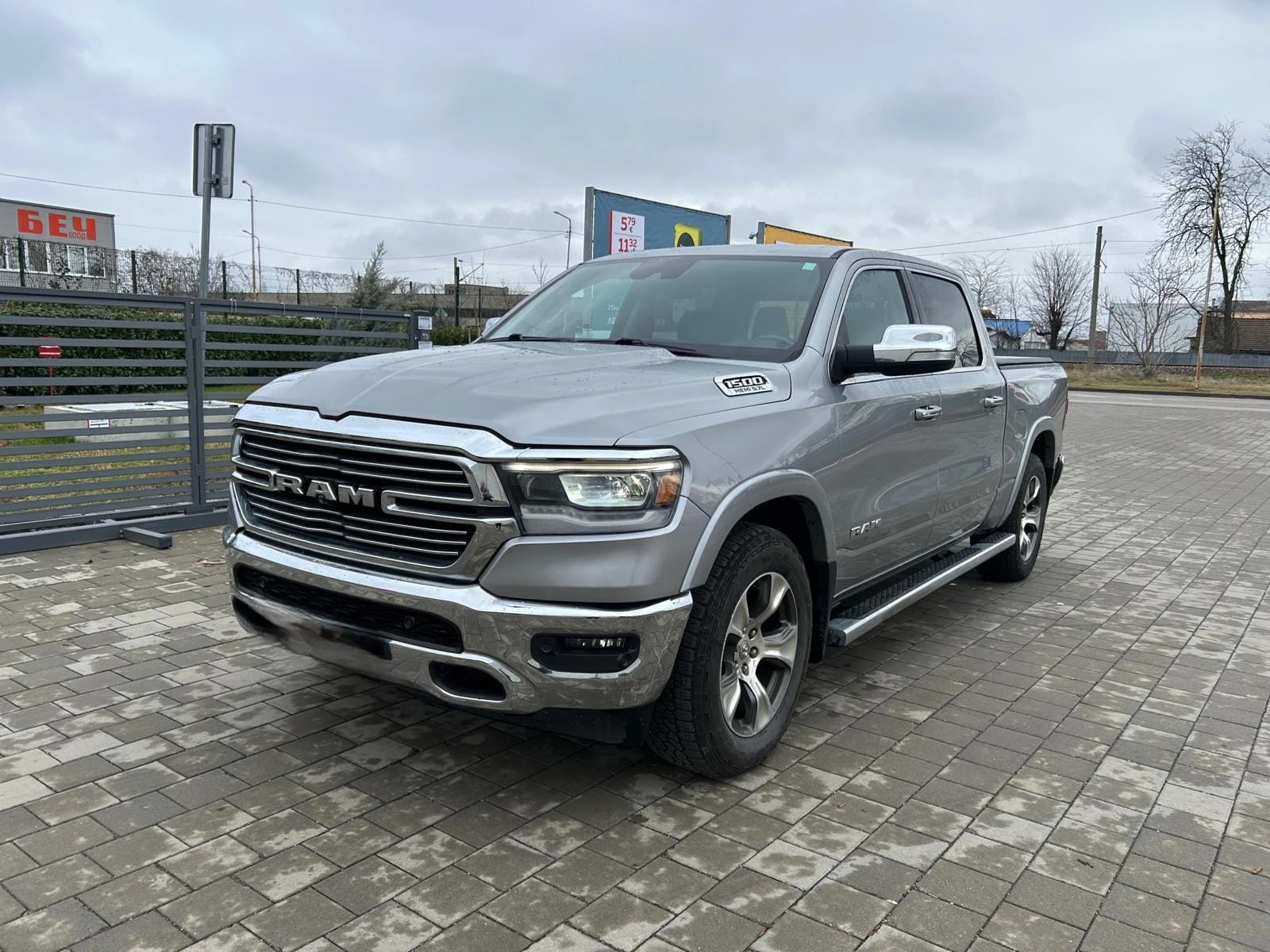 Dodge RAM 1500 LARAMIE, снимка 3 - Автомобили и джипове - 53992385