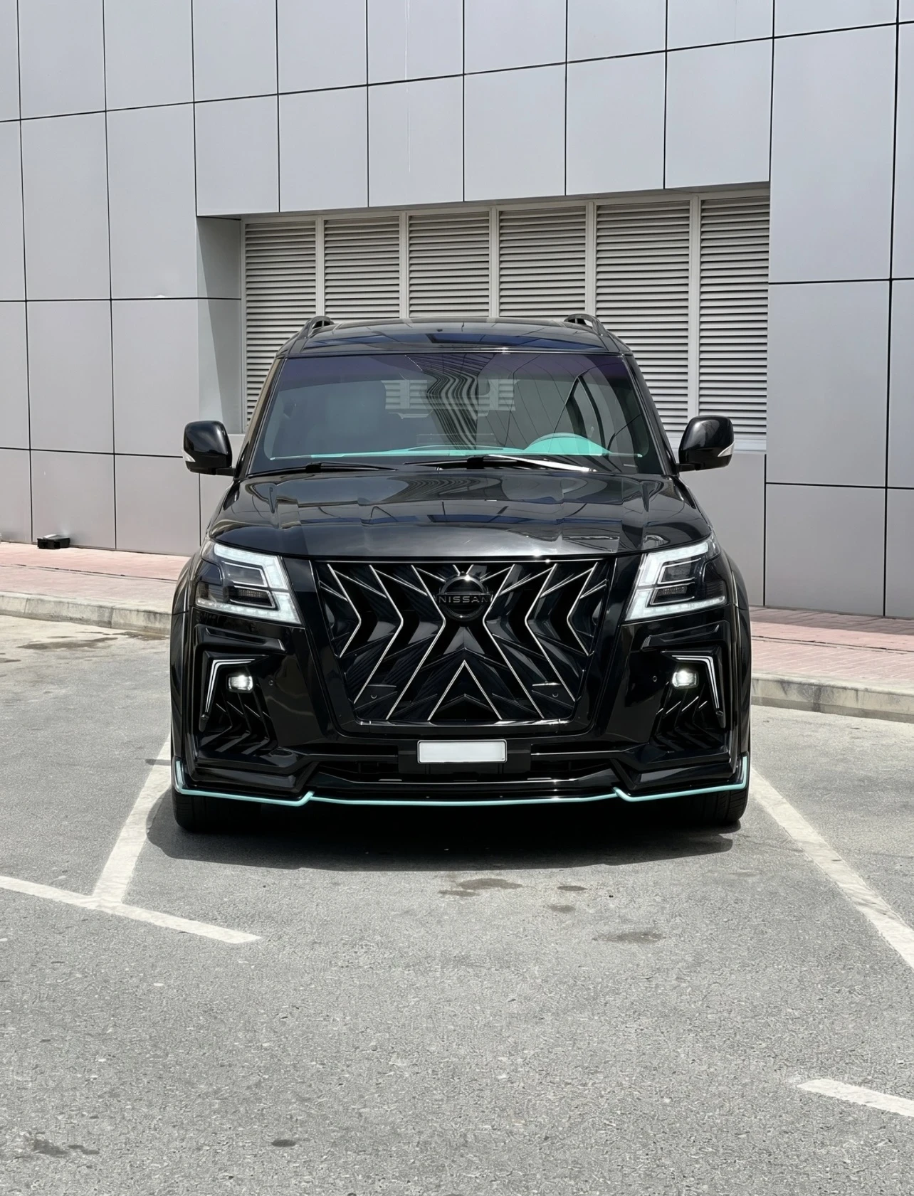 Infiniti QX80 Hawk Edition Custom Tiffany and Black , снимка 3 - Автомобили и джипове - 54306955