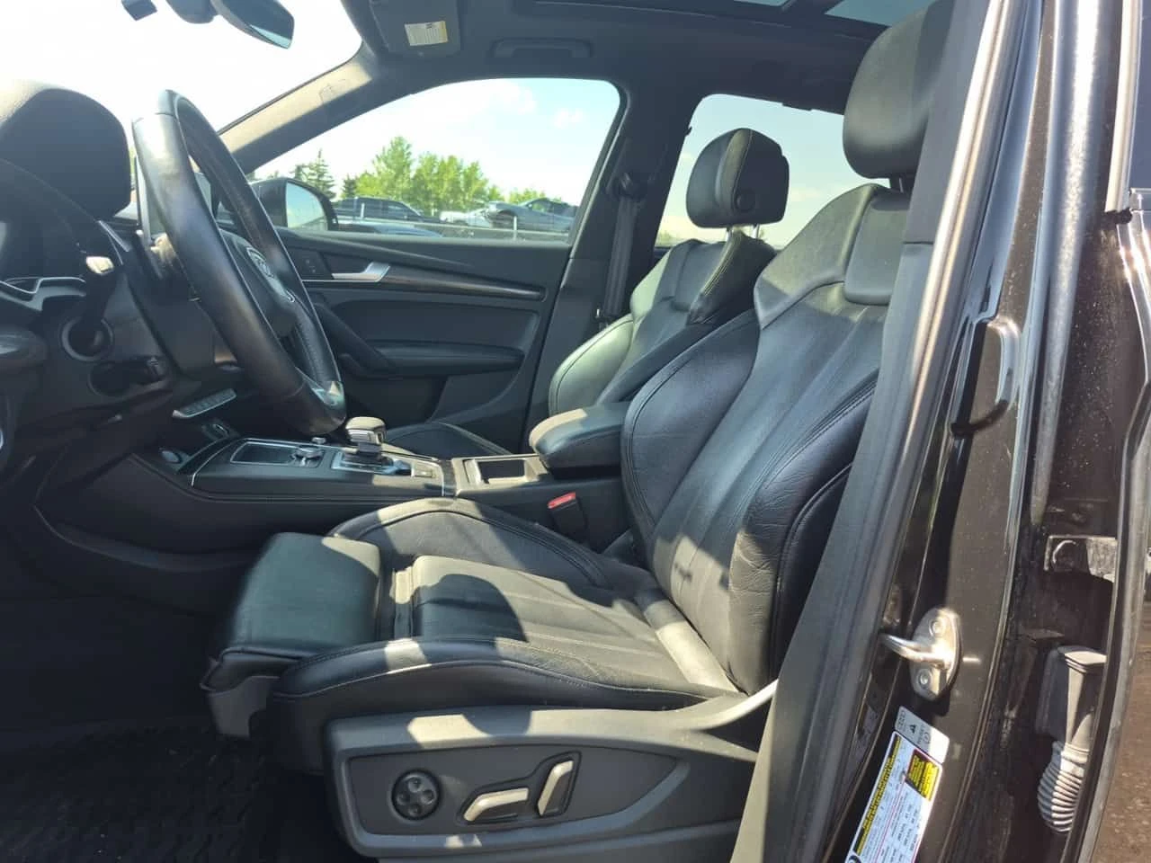 Audi SQ5 | Technik | DISTRONIC | 360 | B&O | , снимка 2 - Автомобили и джипове - 54897906