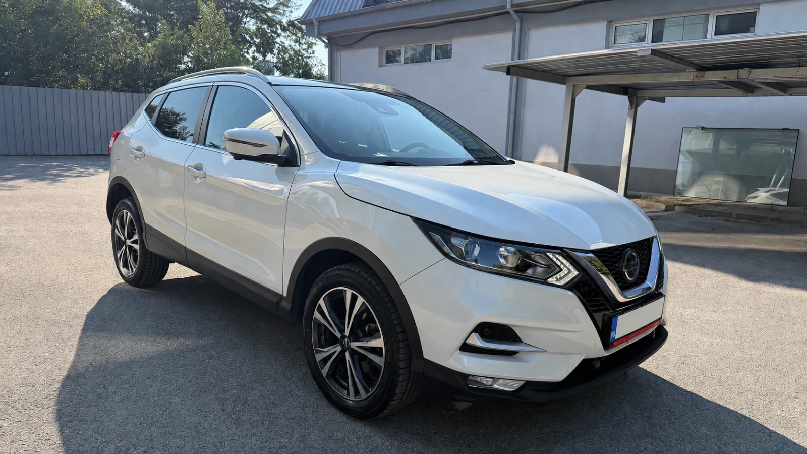 Nissan Qashqai Connect Ed. 2, 360 камера, ст. покрив,  бяла перла, снимка 2 - Автомобили и джипове - 55742817