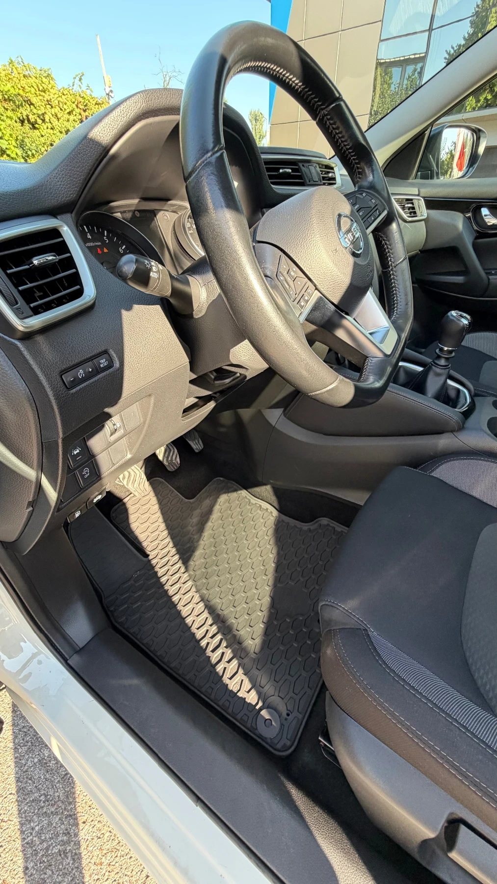 Nissan Qashqai Connect Ed. 2, 360 камера, ст. покрив,  бяла перла, снимка 13 - Автомобили и джипове - 55742817