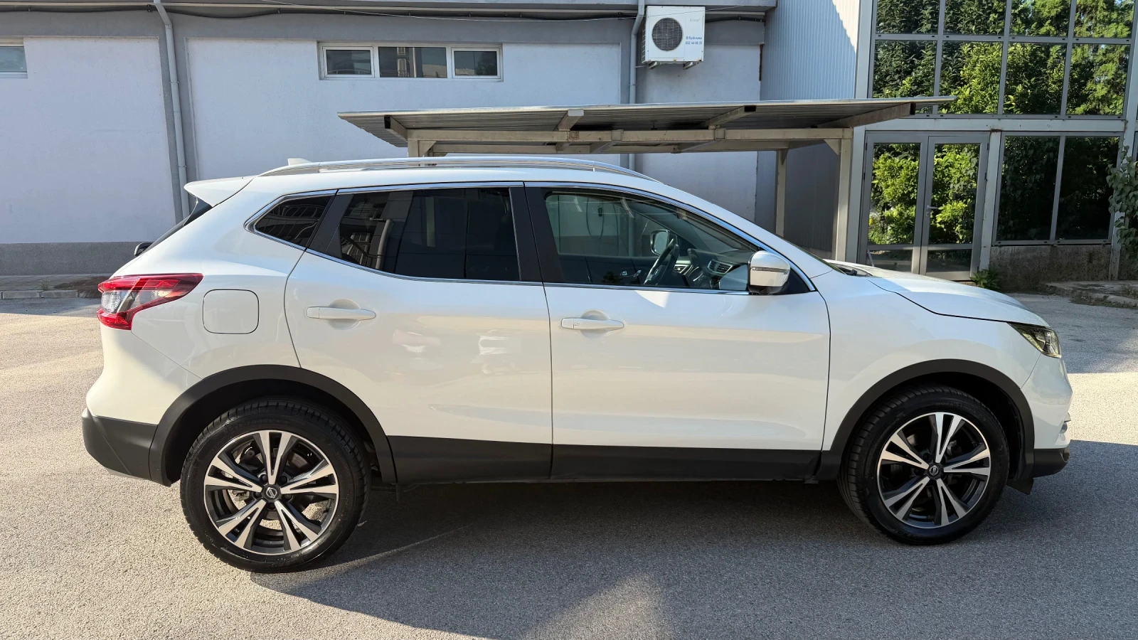 Nissan Qashqai Connect Ed. 2, 360 камера, ст. покрив,  бяла перла, снимка 5 - Автомобили и джипове - 55742817