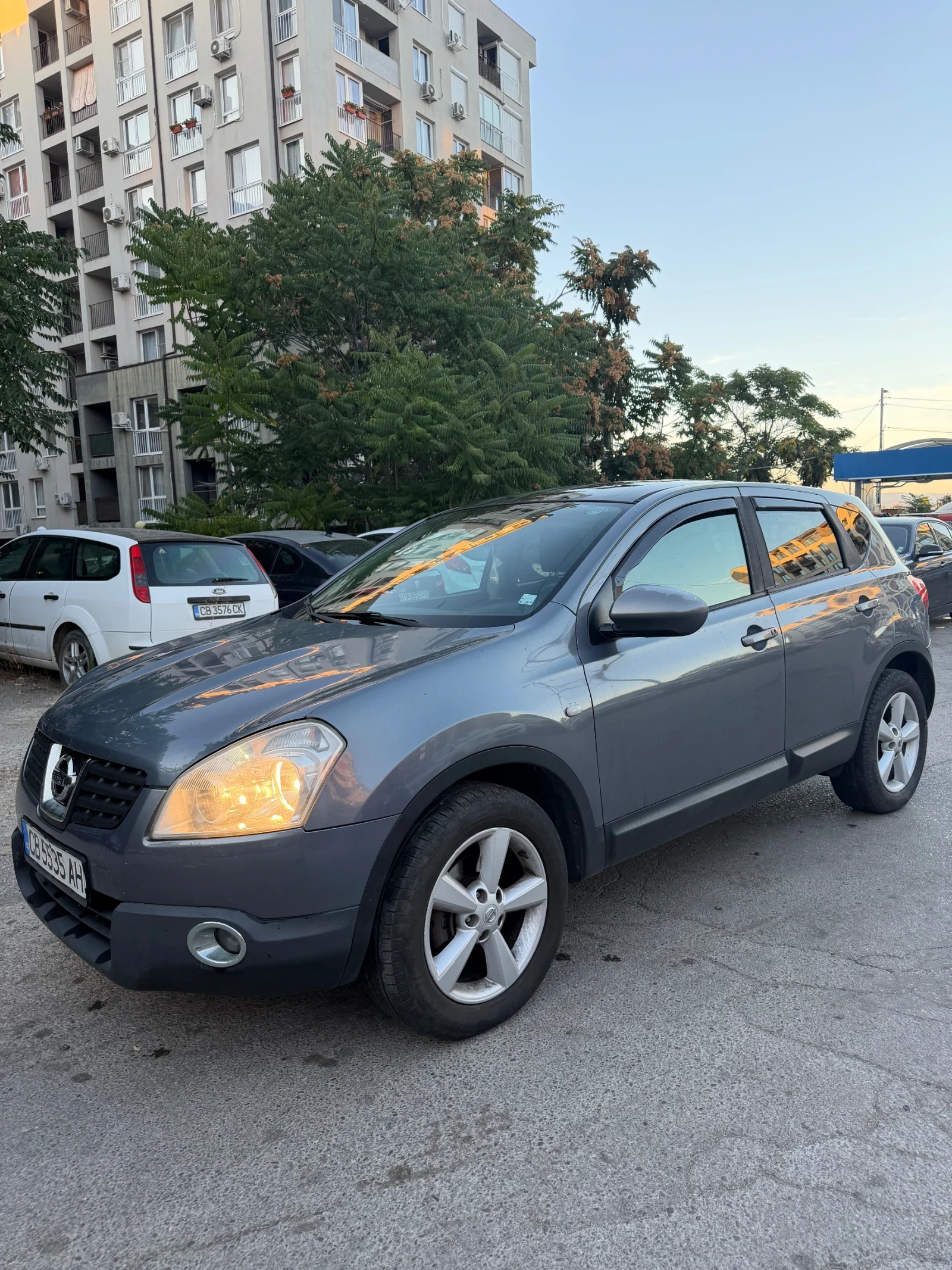 Nissan Qashqai 2.0 Бензин-Газ/4x4/Автомат/Панорама/Keyless!, снимка 2 - Автомобили и джипове - 55981085