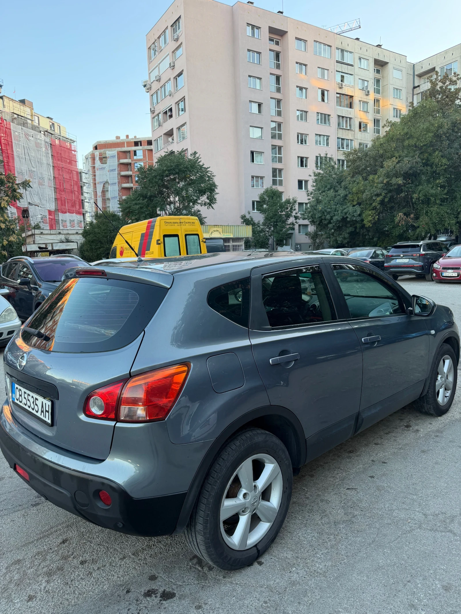 Nissan Qashqai 2.0 Бензин-Газ/4x4/Автомат/Панорама/Keyless!, снимка 3 - Автомобили и джипове - 55981085