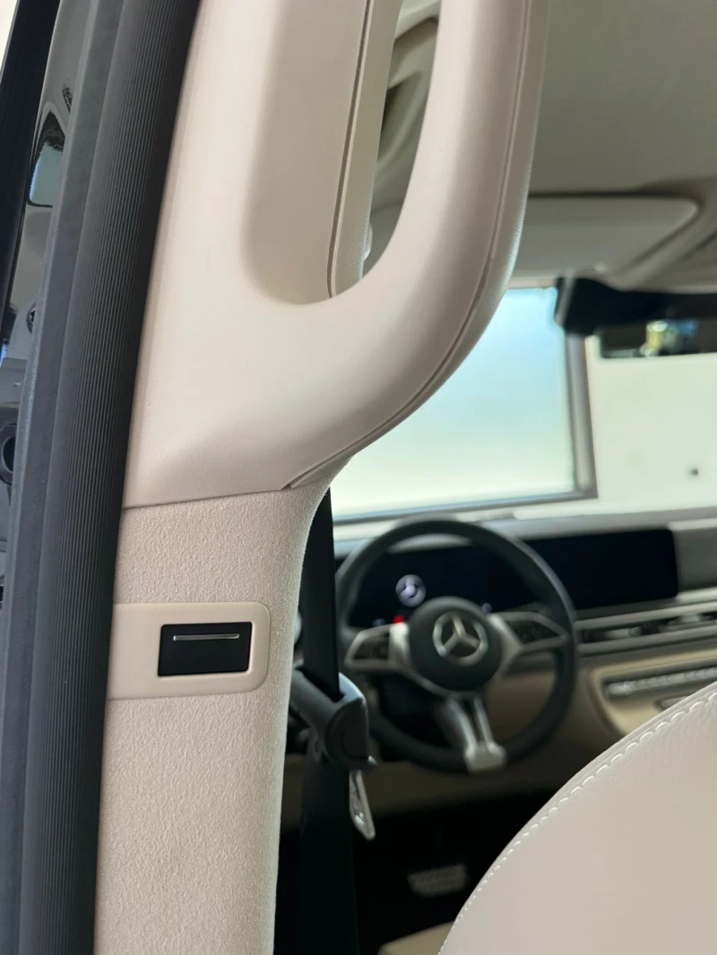 Mercedes-Benz V 300 d Avangarde Long Exclusive AMG, снимка 12 - Бусове и автобуси - 52473070