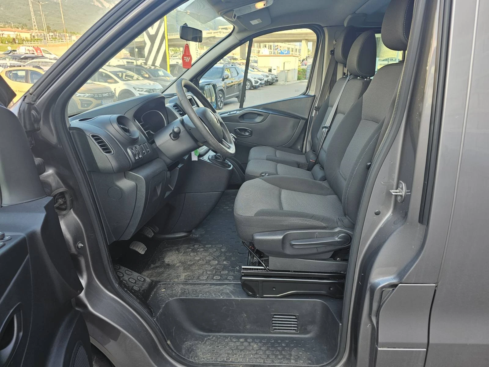 Renault Trafic 2.0 dCi 120 8+ 1 - изображение 10
