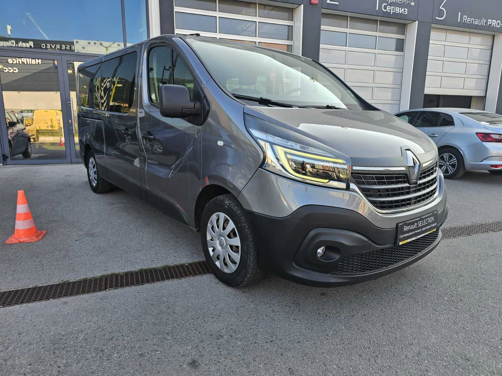 Renault Trafic 2.0 dCi 120 8+ 1 - изображение 2