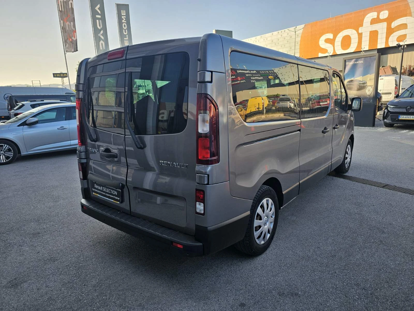 Renault Trafic 2.0 dCi 120 8+ 1 - изображение 5