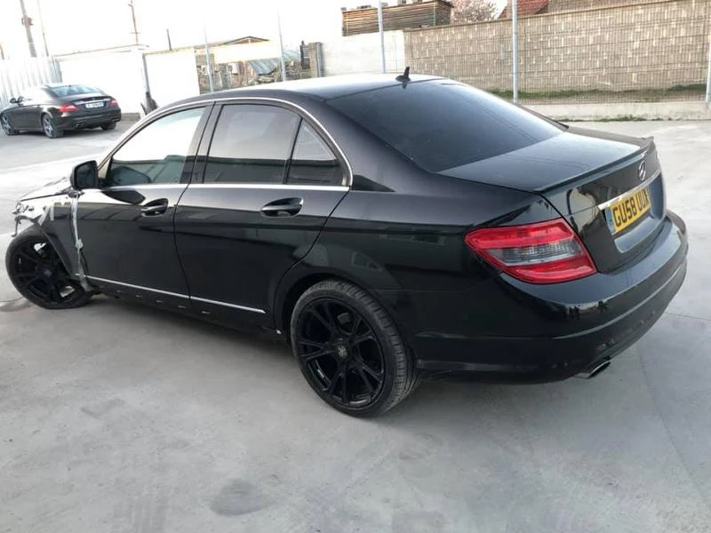 Двигател за Mercedes-Benz C 320, снимка 2 - Части - 49502457