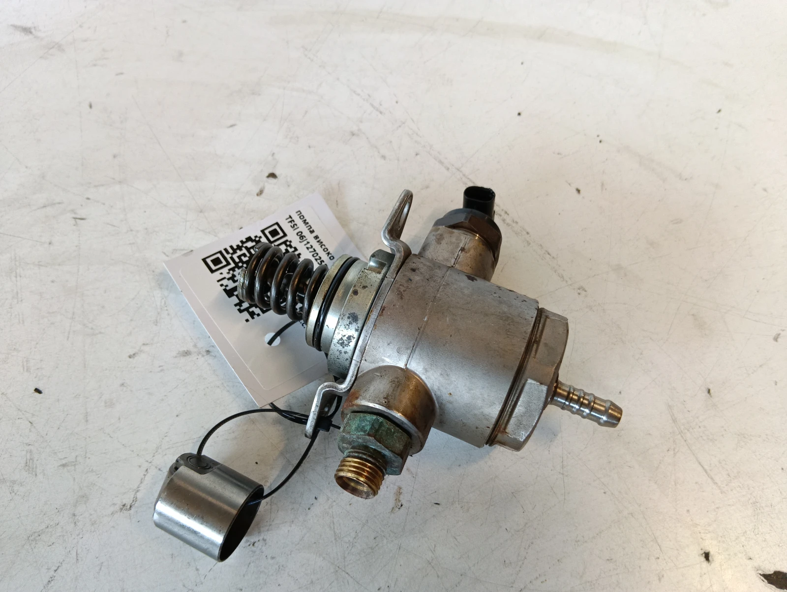 помпа високо налягане 2.0 TFSI 06J127025E Audi A5