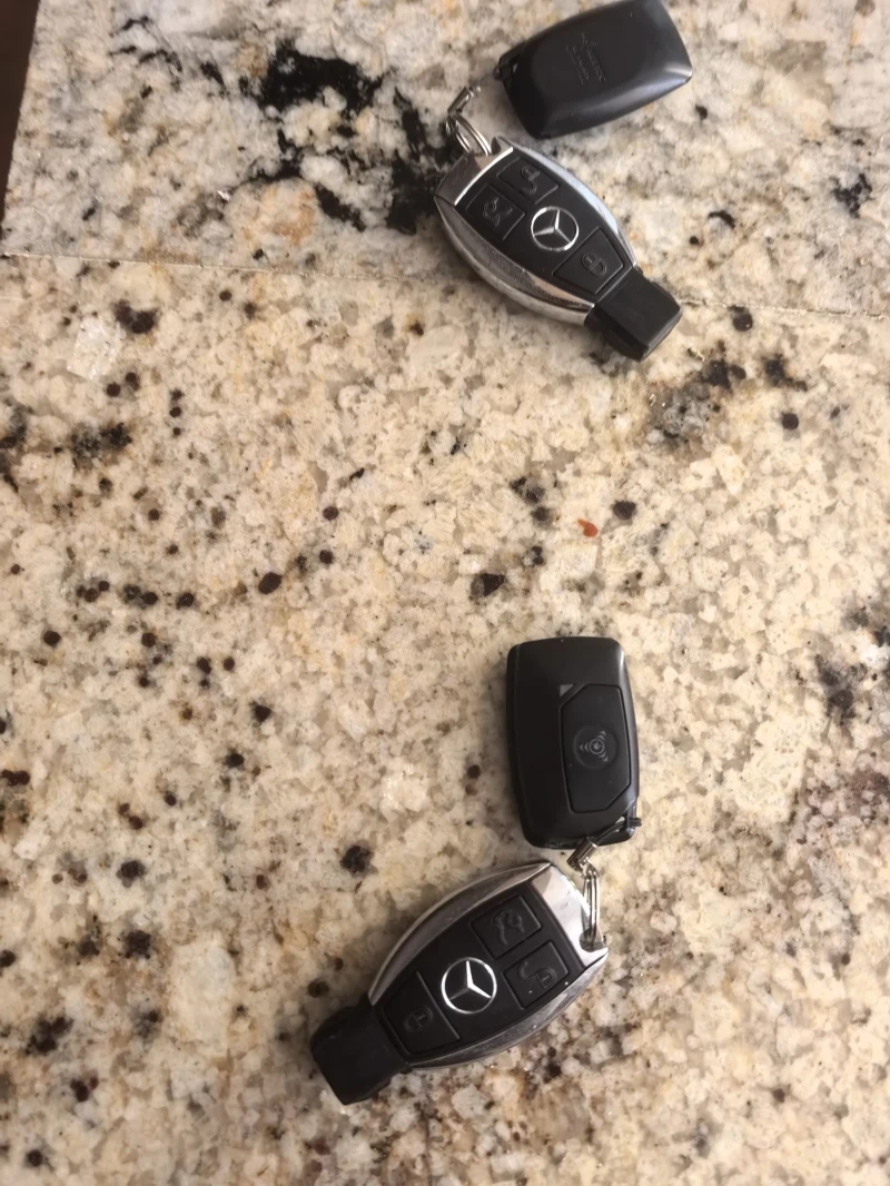 Mercedes-Benz C 300 Facelift , снимка 4 - Автомобили и джипове - 52978840