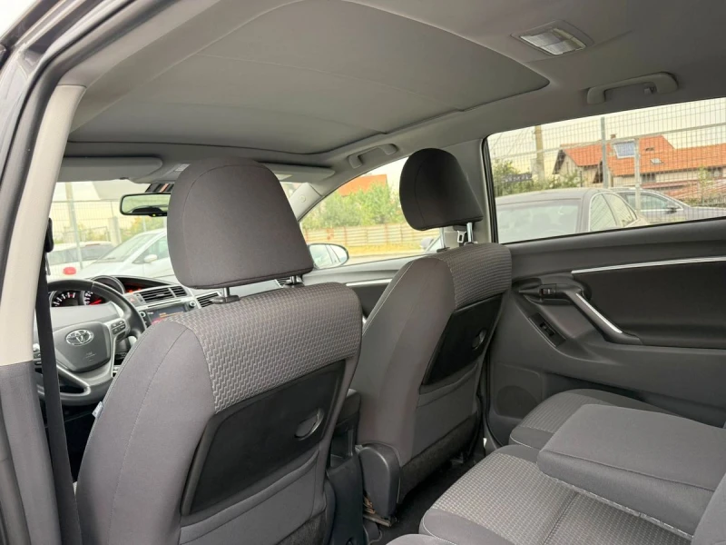Toyota Verso 1.6_D-4D_7-места_Панорама, снимка 13 - Автомобили и джипове - 51857719