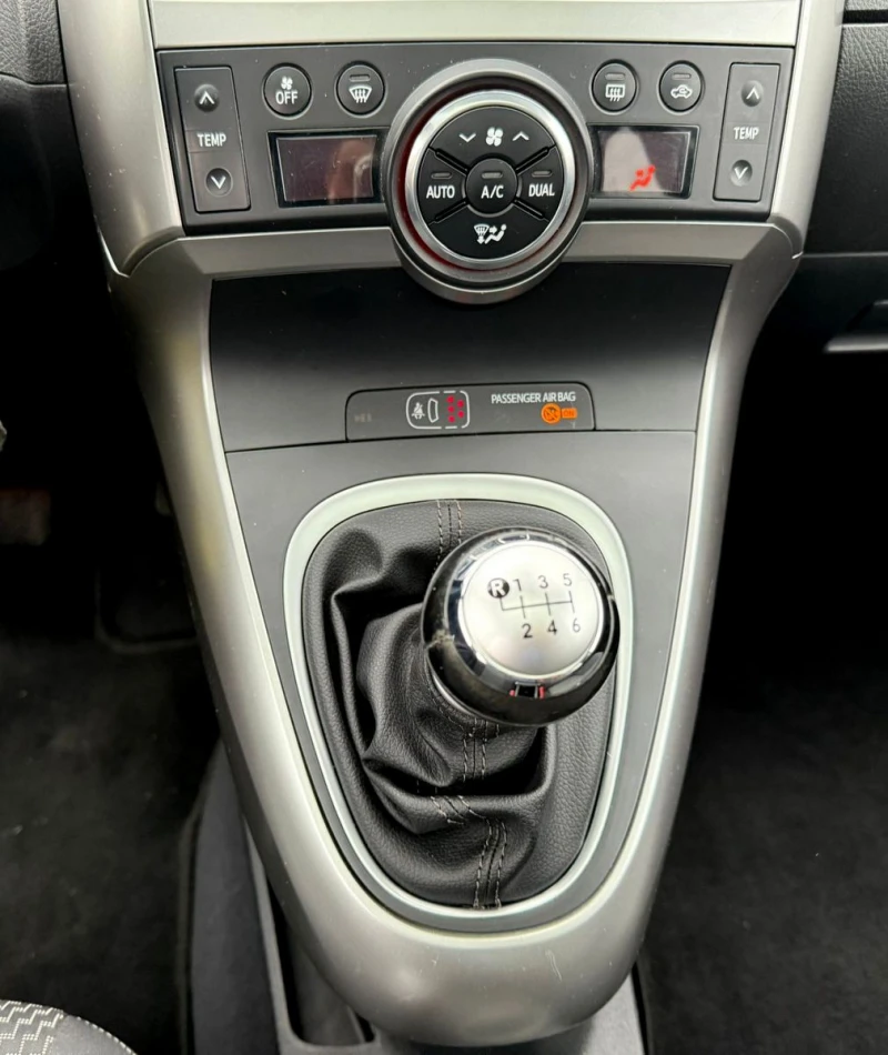 Toyota Verso 1.6_D-4D_7-места_Панорама, снимка 9 - Автомобили и джипове - 51857719