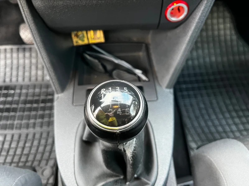 VW Touran 1.9TDI 105 * FACELIFT * PODGREV * BLUEMOTION , снимка 13 - Автомобили и джипове - 52791848