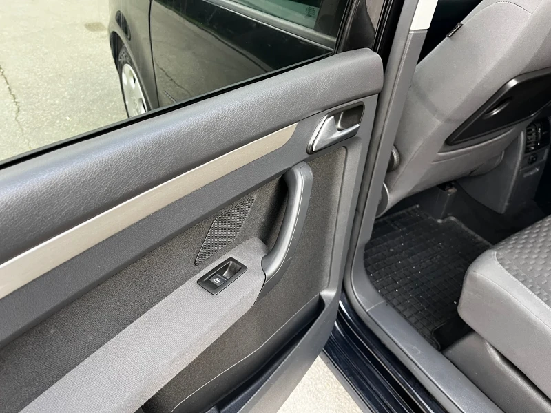 VW Touran 1.9TDI 105 * FACELIFT * PODGREV * BLUEMOTION , снимка 15 - Автомобили и джипове - 52791848