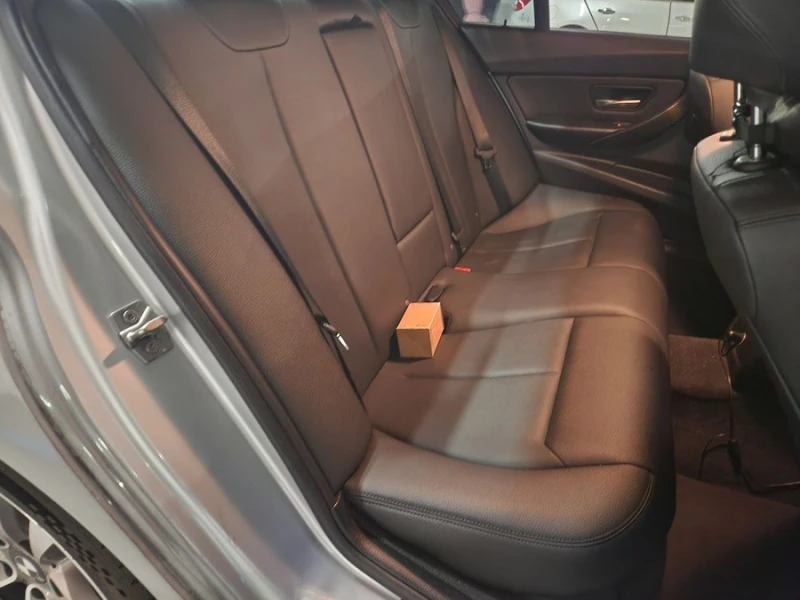 BMW 320, снимка 12 - Автомобили и джипове - 52898352