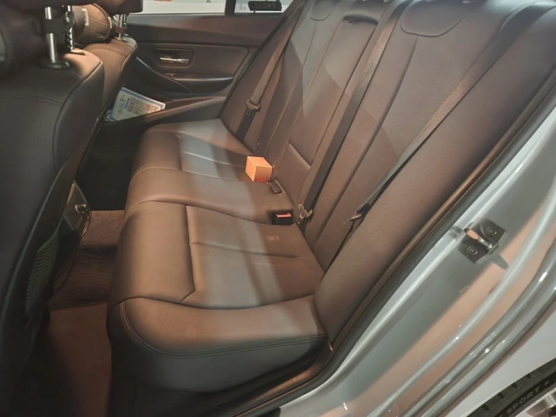 BMW 320, снимка 13 - Автомобили и джипове - 52898352