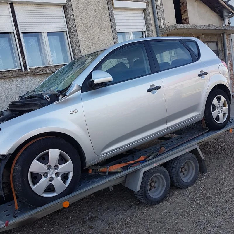 Kia Ceed 1.6CRDI, снимка 1 - Автомобили и джипове - 33352641