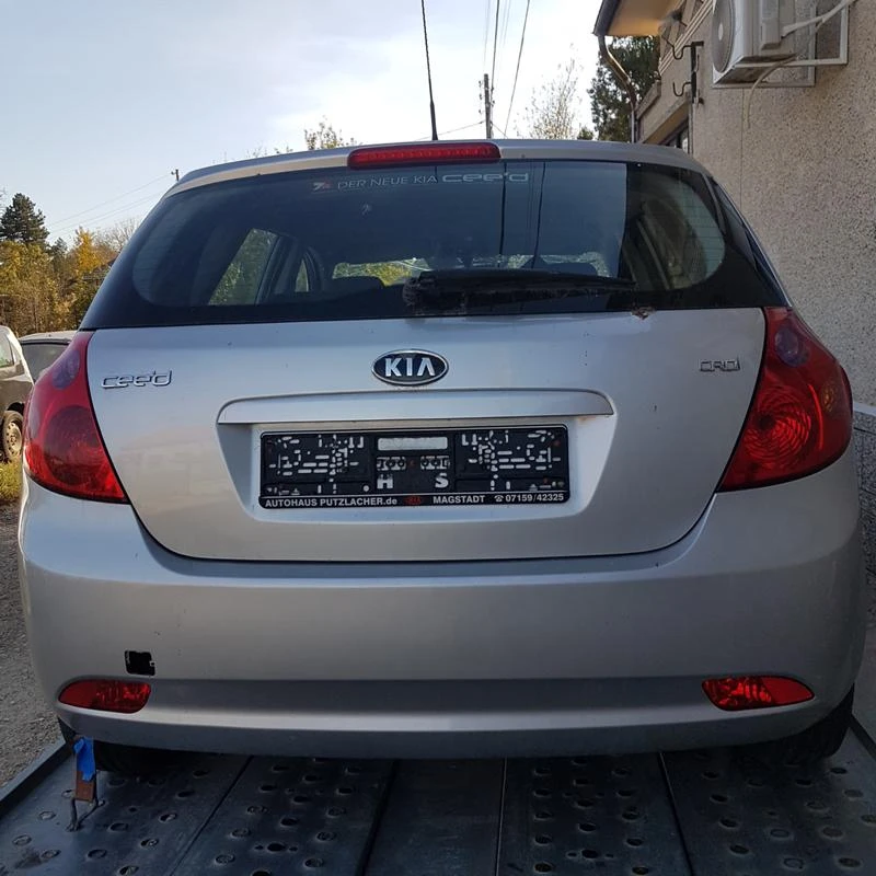 Kia Ceed 1.6CRDI, снимка 3 - Автомобили и джипове - 33352641