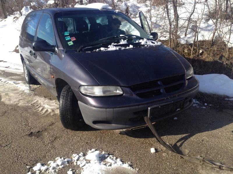 Chrysler Voyager, снимка 1 - Автомобили и джипове - 13363476