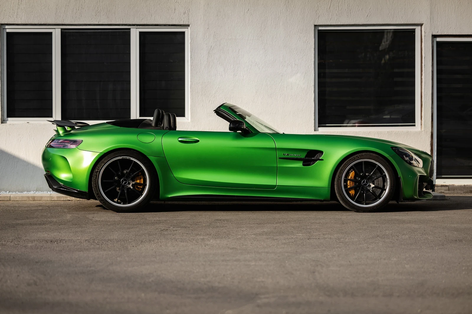 Mercedes-Benz AMG GT R AMG GTR Roadster one of 750 - изображение 3