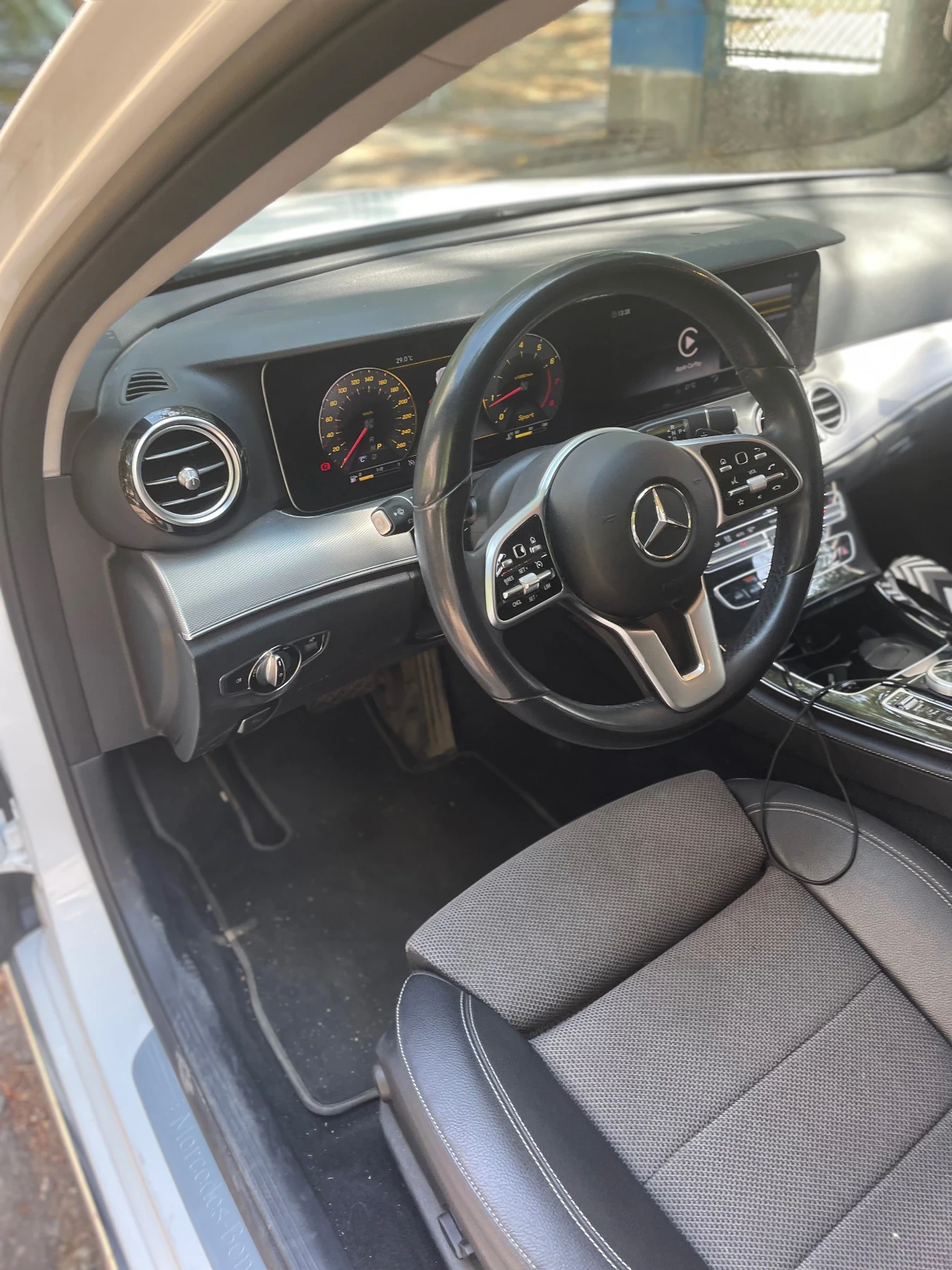 Mercedes-Benz E 200 4MATIC - изображение 5