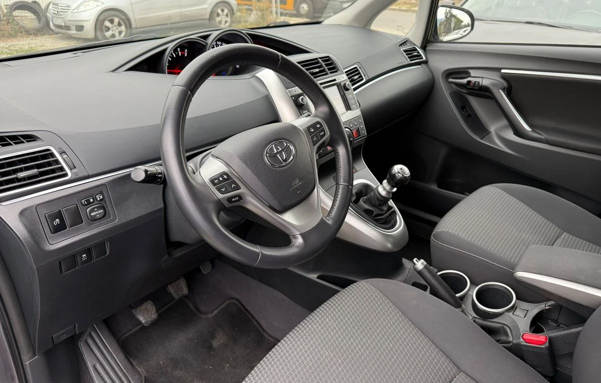 Toyota Verso 1.6_D-4D_7-места_Панорама - изображение 7