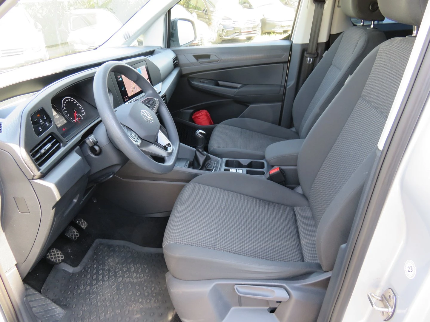 VW Caddy Maxi TDI 7 места - изображение 4