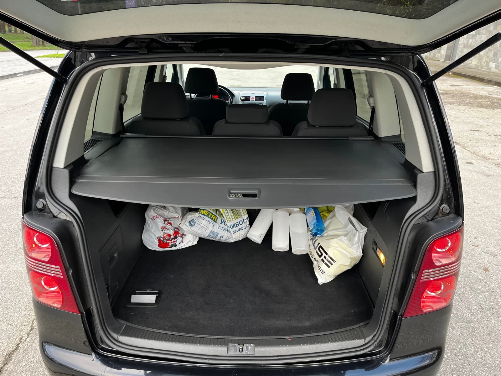 VW Touran 1.9TDI 105 * FACELIFT * PODGREV * BLUEMOTION , снимка 16 - Автомобили и джипове - 53731020