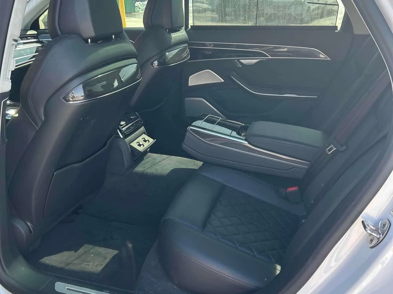 Audi S8 4.0 TFSI quattro * FULLY LOADED * ПРЕДСТАВИТЕЛСТВ , снимка 12 - Автомобили и джипове - 53721322