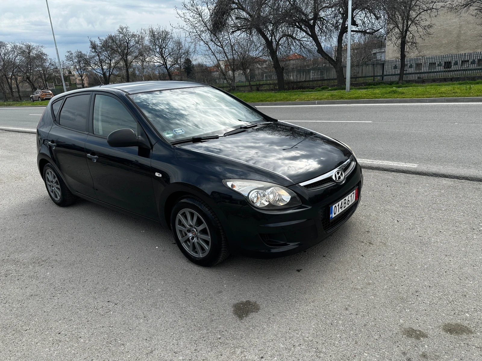 Hyundai I30 Бензин edition+ , снимка 3 - Автомобили и джипове - 54042643