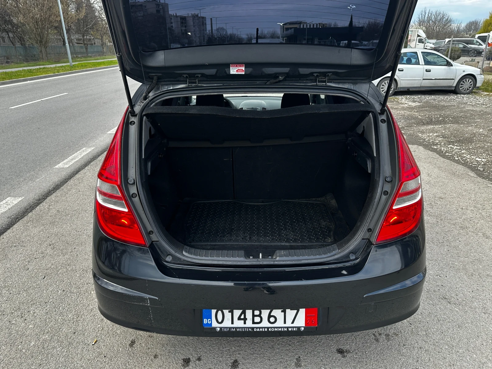 Hyundai I30 Бензин edition+ , снимка 8 - Автомобили и джипове - 54042643