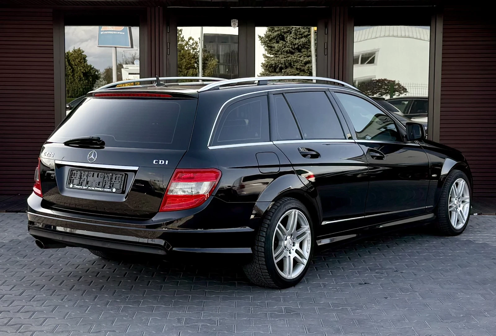 Mercedes-Benz C 220 AMG* Avantgarde* Автомат* Кожа* Лизинг, снимка 4 - Автомобили и джипове - 54235023