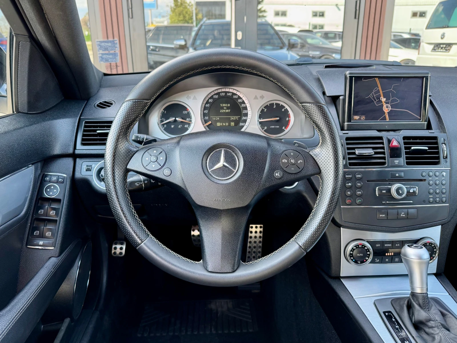 Mercedes-Benz C 220 AMG* Avantgarde* Автомат* Кожа* Лизинг, снимка 11 - Автомобили и джипове - 54235023