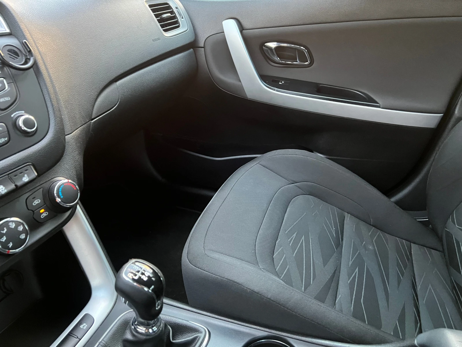 Kia Ceed 1.4 CVVT 100 кс, снимка 8 - Автомобили и джипове - 54579083