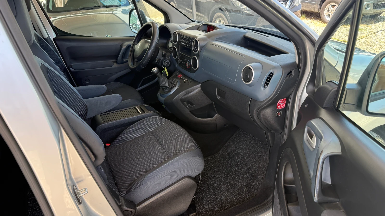 Peugeot Partner 1.6 i, снимка 9 - Автомобили и джипове - 55486245