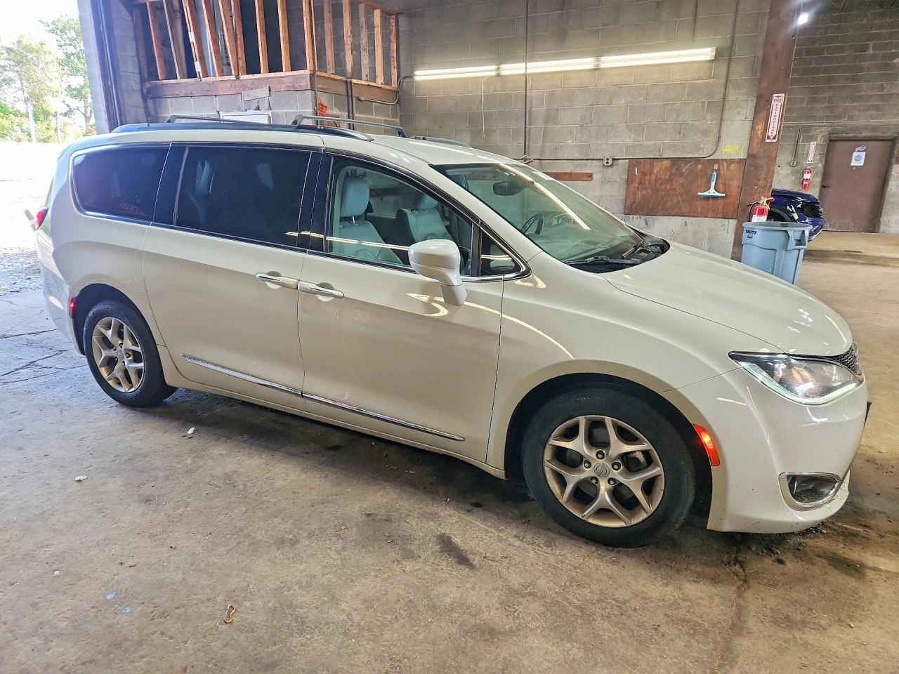 Chrysler Pacifica 3.6l Touring L, снимка 4 - Автомобили и джипове - 56601751